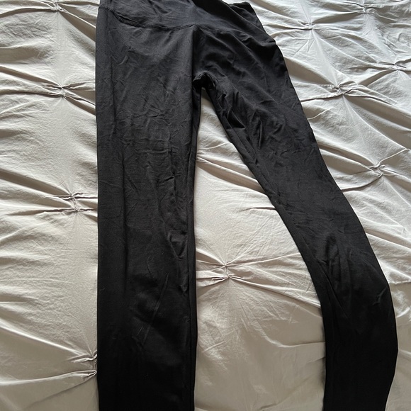 Buttery soft One size Scarlett Ellie high waisted black leggings - Picture 3 of 4